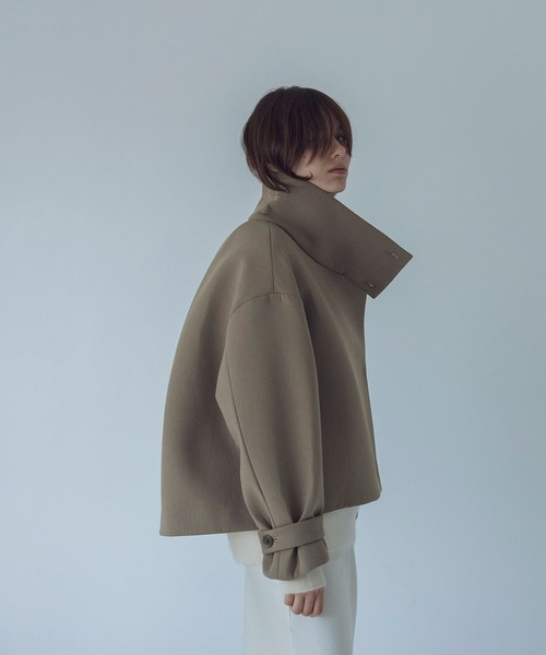 DRESSLAVE（ドレスレイブ）の「twill bonding higt collar short coat(ツイルボンディングハイネックショート丈コート)（その他アウター・レディース・ブラック/ベージュ・38）」の4枚目の写真
