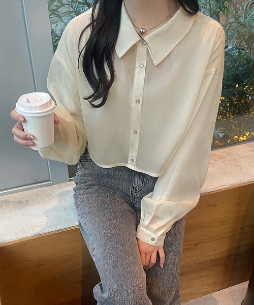 junoah(ジュノア)の「シアースリットショートシャツ(シャツ/ブラウス・レディース・クリーム/グレー/ブラック・X-LARGE/LARGE/MEDIUM)」の4枚目の写真