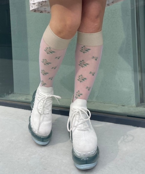 Candy Stripper（キャンディストリッパー）の「TINY ROSE SHEER HIGH ソックス（ソックス/靴下・レディース・ライトブルー/ベージュ/ブラック・FREE）」の11枚目の写真