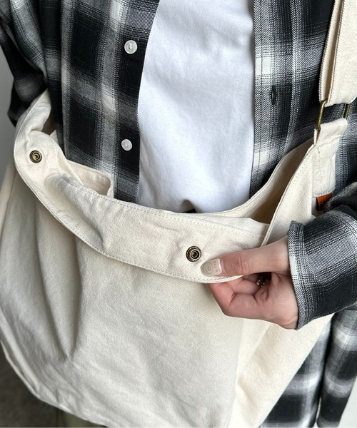 CPCM（シーピーシーエム）の「キャンバスビッグショルダー（ショルダーバッグ・メンズ・アイボリー/ブラック・FREE）」の6枚目の写真