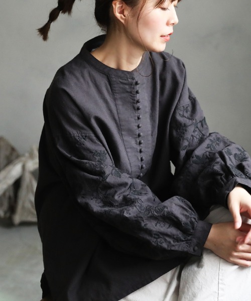 soulberry(ソウルベリー)の「味わい刺繍ブラウス(シャツ/ブラウス・レディース・スミクロ・4L/3L/LL/L/M/5L)」の15枚目の写真