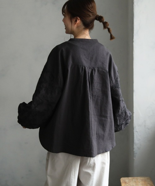 soulberry(ソウルベリー)の「味わい刺繍ブラウス(シャツ/ブラウス・レディース・スミクロ・4L/3L/LL/L/M/5L)」の6枚目の写真