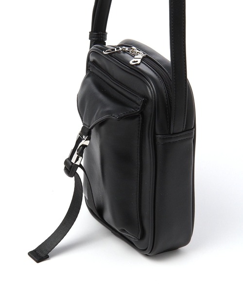 LAKOLE（ラコレ）の「メタルバックルミニショルダーバッグ / 995562（ショルダーバッグ・メンズ・ブラック/ホワイト/サンドグレー・FREE）」の9枚目の写真