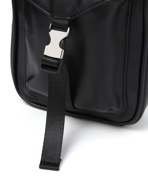LAKOLE（ラコレ）の「メタルバックルミニショルダーバッグ / 995562（ショルダーバッグ・メンズ・ブラック/ホワイト/サンドグレー・FREE）」の13枚目の写真