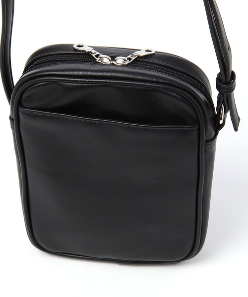 LAKOLE（ラコレ）の「メタルバックルミニショルダーバッグ / 995562（ショルダーバッグ・メンズ・ブラック/ホワイト/サンドグレー・FREE）」の16枚目の写真