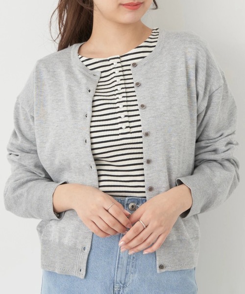 earth music&ecology（アースミュージックアンドエコロジー）の「UVカット加工　ベーシックカーディガン（カーディガン/ボレロ・レディース・オフホワイト/ブルー/ブラック/ライトピンク/ライトグレー/ネイビー・FREE）」の4枚目の写真