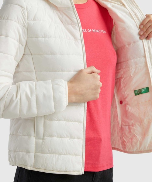 BENETTON (UNITED COLORS OF BENETTON)(ベネトンユナイテッドカラーズオブベネトン)の「リサイクルナイロンマイクロパフフード付きジャケット(その他アウター・レディース・ブラック/ホワイト/ネイビー・XX-SMALL/X-SMALL/SMALL/MEDIUM)」の8枚目の写真