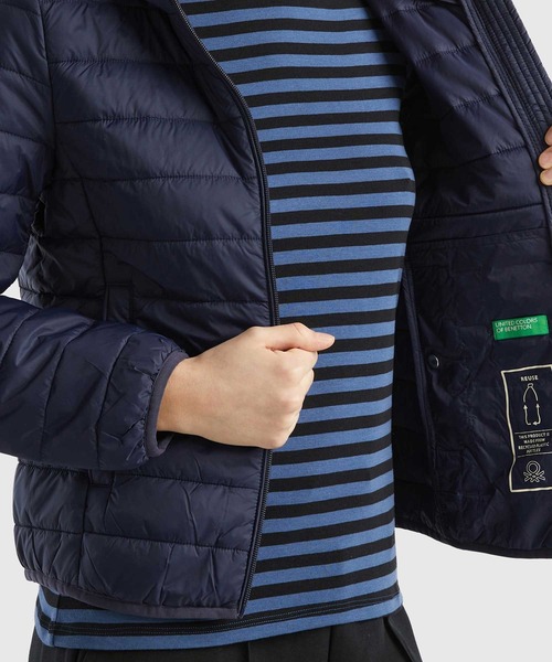 BENETTON (UNITED COLORS OF BENETTON)(ベネトンユナイテッドカラーズオブベネトン)の「リサイクルナイロンマイクロパフフード付きジャケット(その他アウター・レディース・ブラック/ホワイト/ネイビー・XX-SMALL/X-SMALL/SMALL/MEDIUM)」の18枚目の写真