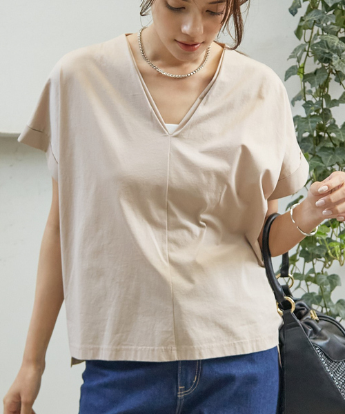 abahouse mavie（アバハウスマヴィ）の「【接触冷感/半袖】シルケットダブルVネックフレンチプルオーバー（Tシャツ/カットソー・レディース・ホワイト/オレンジ系その他/チャコールグレー/ブラック/グレイッシュベージュ・フリー）」の4枚目の写真