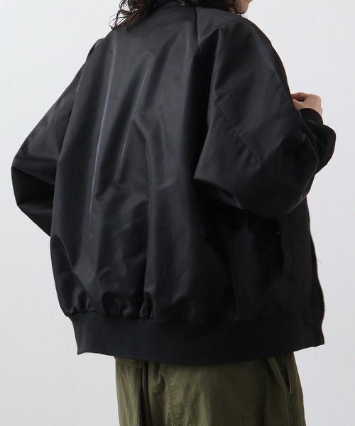 FUNALIVE(ファンアライブ)の「オーバーサイズ ナイロンMA-1(MA-1・メンズ・ブラック/オリーブ/ネイビー・L/M/XL)」の6枚目の写真