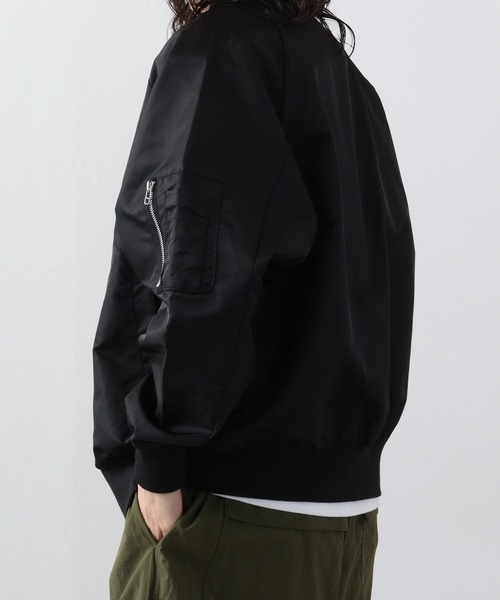 FUNALIVE(ファンアライブ)の「オーバーサイズ ナイロンMA-1(MA-1・メンズ・ブラック/オリーブ/ネイビー・L/M/XL)」の5枚目の写真