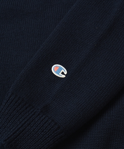 SHIPS（シップス）の「Begin 11月号掲載 Champion(チャンピオン)×SHIPS AUTHENTIC: 別注 ミドルゲージ クルーネック/ニット■（ニット/セーター・メンズ・グレー/ネイビー・MEDIUM/SMALL/LARGE）」の3枚目の写真