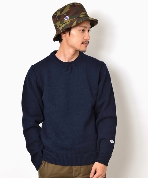 SHIPS（シップス）の「Begin 11月号掲載 Champion(チャンピオン)×SHIPS AUTHENTIC: 別注 ミドルゲージ クルーネック/ニット■（ニット/セーター・メンズ・グレー/ネイビー・MEDIUM/SMALL/LARGE）」の4枚目の写真