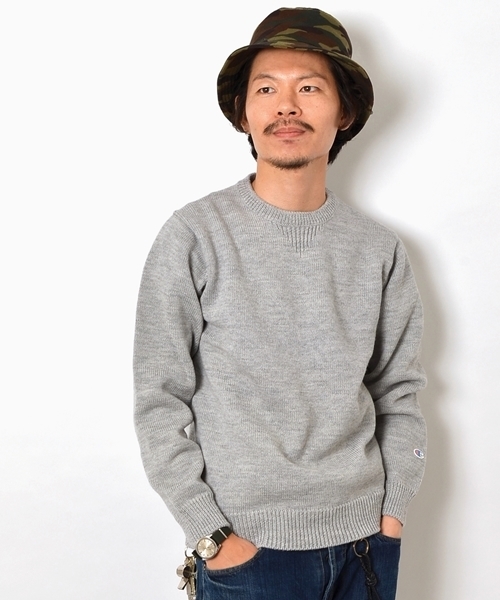 SHIPS（シップス）の「Begin 11月号掲載 Champion(チャンピオン)×SHIPS AUTHENTIC: 別注 ミドルゲージ クルーネック/ニット■（ニット/セーター・メンズ・グレー/ネイビー・MEDIUM/SMALL/LARGE）」の5枚目の写真