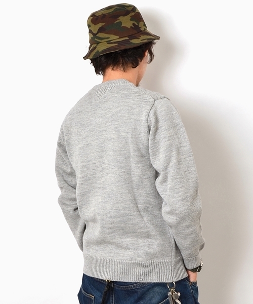 SHIPS（シップス）の「Begin 11月号掲載 Champion(チャンピオン)×SHIPS AUTHENTIC: 別注 ミドルゲージ クルーネック/ニット■（ニット/セーター・メンズ・グレー/ネイビー・MEDIUM/SMALL/LARGE）」の7枚目の写真