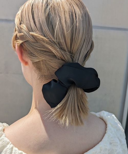 RUBY AND YOU（ルビーアンドユー）の「［select］サテンシュシュ（シュシュ・レディース・ブラック/アイボリー・FREE）」の2枚目の写真