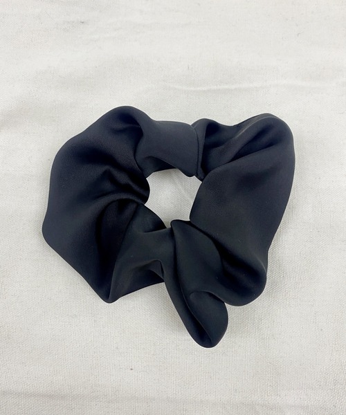 RUBY AND YOU（ルビーアンドユー）の「［select］サテンシュシュ（シュシュ・レディース・ブラック/アイボリー・FREE）」の4枚目の写真