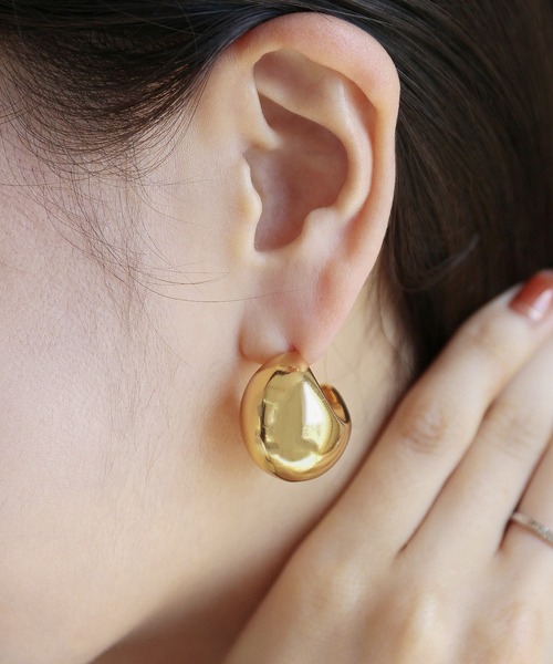 abaskdesign（アバスクデザイン）の「金属アレルギー対応 ぷっくりドロップステンレスピアス（ピアス（両耳用）・レディース・ゴールド/シルバー・FREE）」の3枚目の写真