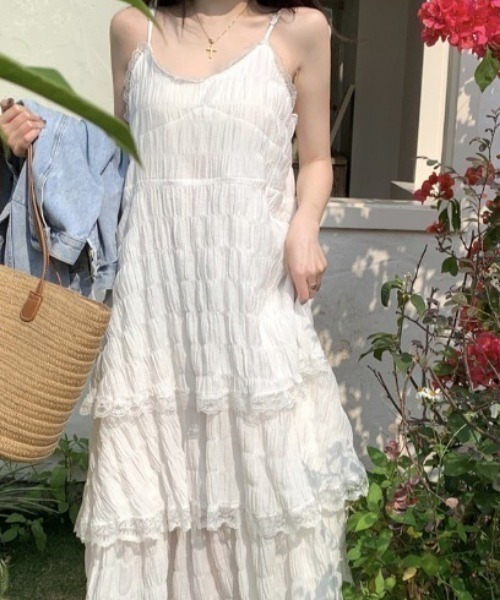 NANEA(ナネア)の「ティアードフリルキャミワンピース(ワンピース・レディース・ホワイト/ブラック・SMALL/MEDIUM/LARGE)」の3枚目の写真