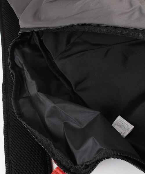 Reebok（リーボック）の「【Reebok/リーボック】ワンショルダーボディバッグ（ショルダーバッグ・メンズ・ブラック/アイボリー/チャコール・FREE）」の4枚目の写真