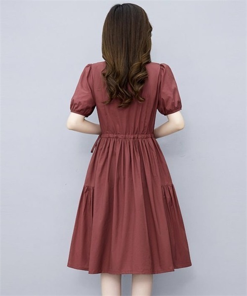 FREE STYLISTS(フリー スタイリスト)の「ウエストリボンフレアワンピース(ワンピース・レディース・ライトブラウン/レッド系その他/ライトグリーン/ブラック・L/XL/M)」の15枚目の写真