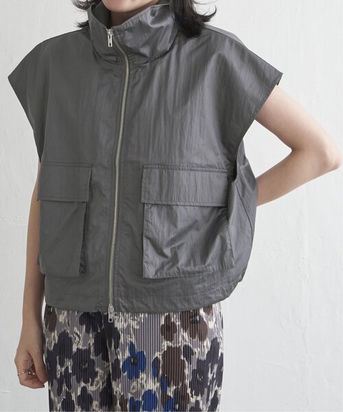 VENCEEXCHANGE（ヴァンスエクスチェンジ）の「パールタフタスタンドベスト（ノーカラージャケット・レディース・チャコール/ブラック/グレー/オフホワイト・FREE）」の4枚目の写真