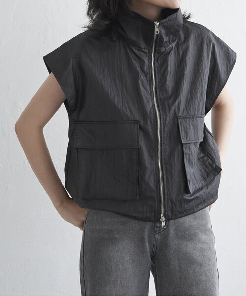 VENCEEXCHANGE（ヴァンスエクスチェンジ）の「パールタフタスタンドベスト（ノーカラージャケット・レディース・チャコール/ブラック/グレー/オフホワイト・FREE）」の2枚目の写真