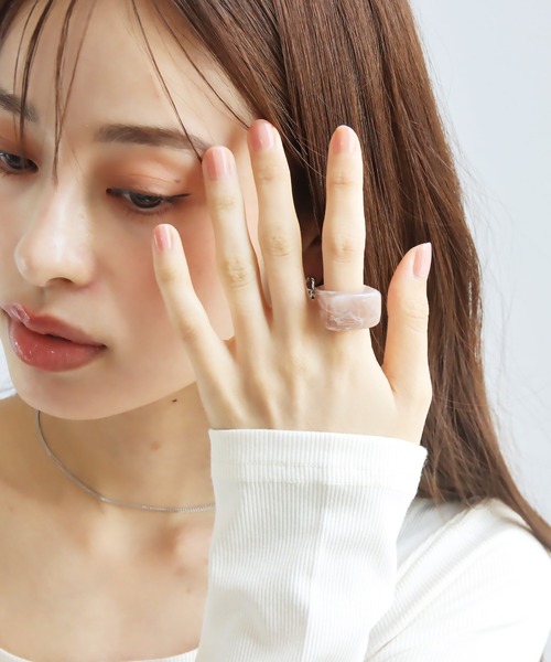 abaskdesign(アバスクデザイン)の「スクエアニュアンス アクリルカラーリング(リング・レディース・ブラウン/ピンク/グリーン/ベージュ/グレイッシュベージュ/ブラック/ブルー・FREE)」の8枚目の写真