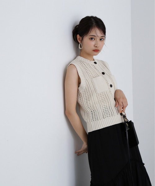 N.（N. Natural Beauty Basic）（エヌエヌナチュラルビューティーベーシック）の「◆クルーネックポケットニットベスト（ベスト・レディース・イエロー/オレンジ/オフホワイト・MEDIUM）」の4枚目の写真