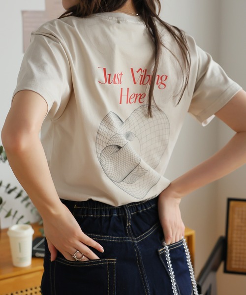 Girly Doll（ガーリードール）の「オリジナルプリントグラフィックロゴTシャツ（Tシャツ/カットソー・レディース・ダークグレー/ピンク/ベージュ・F）」の3枚目の写真