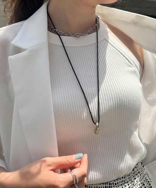 Jena espace merveilleux（ジェナ　エスパスメルヴェイユ）の「シルクストラップネックレス（ネックレス・レディース・ゴールド・FREE）」の2枚目の写真