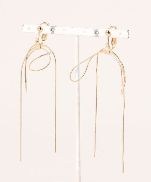 natural couture(ナチュラルクチュール)の「スイングリボンイヤリング(イヤリング・レディース・シルバー/ゴールド・FREE)」の9枚目の写真