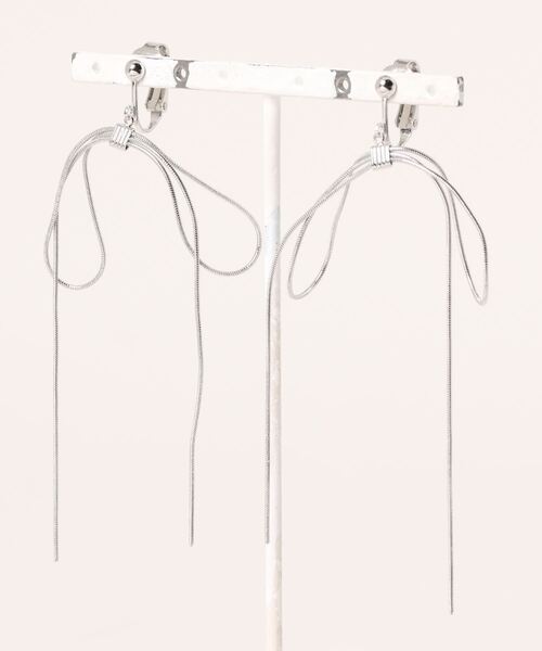 natural couture(ナチュラルクチュール)の「スイングリボンイヤリング(イヤリング・レディース・シルバー/ゴールド・FREE)」の12枚目の写真