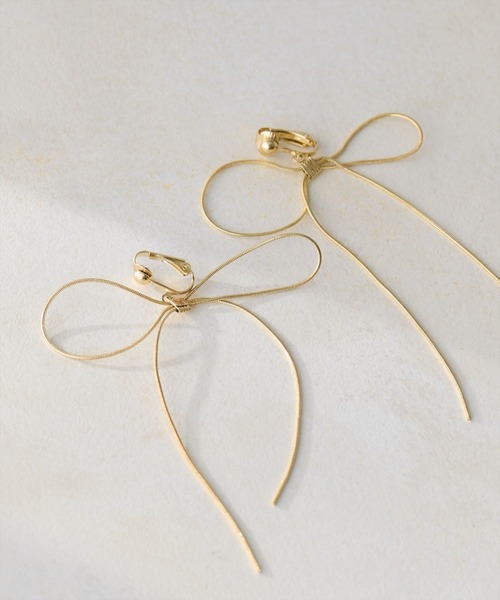 natural couture(ナチュラルクチュール)の「スイングリボンイヤリング(イヤリング・レディース・シルバー/ゴールド・FREE)」の7枚目の写真