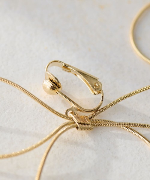 natural couture(ナチュラルクチュール)の「スイングリボンイヤリング(イヤリング・レディース・シルバー/ゴールド・FREE)」の8枚目の写真