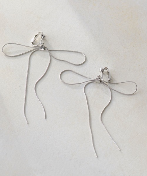 natural couture(ナチュラルクチュール)の「スイングリボンイヤリング(イヤリング・レディース・シルバー/ゴールド・FREE)」の10枚目の写真