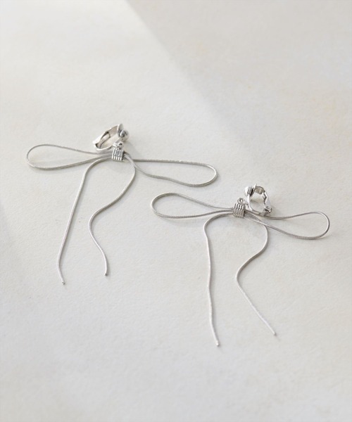 natural couture(ナチュラルクチュール)の「スイングリボンイヤリング(イヤリング・レディース・シルバー/ゴールド・FREE)」の11枚目の写真