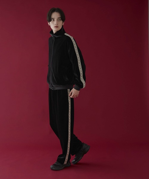 LUCY（ルーシー）の「LUCY/ベロアライントラックパンツ（スウェットパンツ・メンズ・ブラック・MEDIUM/LARGE）」の2枚目の写真