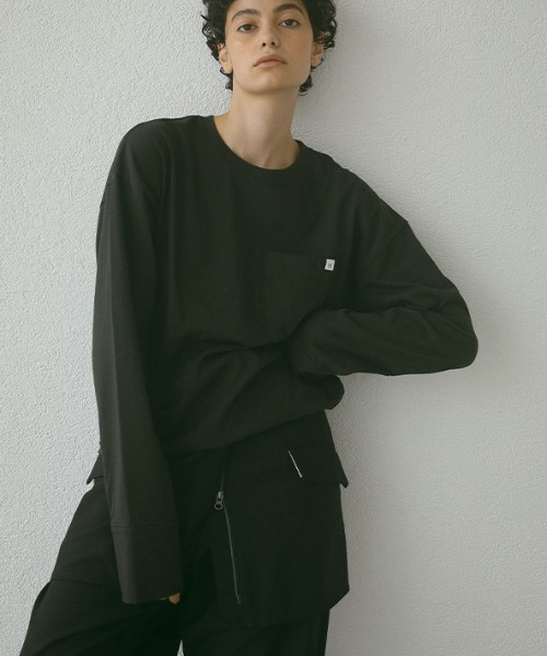 ETRE TOKYO(エトレトウキョウ)の「【再入荷!】カフスデザインカットトップス(Tシャツ/カットソー・レディース・ホワイト/チャコール・FREE)」の2枚目の写真