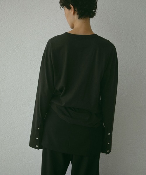 ETRE TOKYO(エトレトウキョウ)の「【再入荷!】カフスデザインカットトップス(Tシャツ/カットソー・レディース・ホワイト/チャコール・FREE)」の16枚目の写真