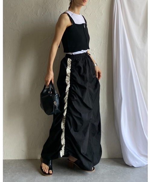 She's Closet(シーズクローゼット)の「ショート丈フロントジップニットビスチェベスト(ベスト・レディース・チャコール/ベージュ/ブラック/アイボリー・FREE)」の19枚目の写真