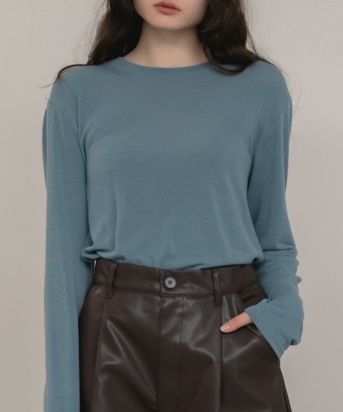 HEILIS（ヘイリス）の「【定番人気！HIT ITEM！】【新色追加】ベーシックシアーロングスリーブカットソー/韓国 長袖 秋服 冬服 春服 ノームコア シアー カットソー クルーネック ブラック アイボリー ホワイト ブルー レッド ネイビー  ピンク 赤トップス レイヤード インナー ロンT（Tシャツ/カットソー・レディース・ブラック/アイボリー/レッド/ブルー/ライトピンク/ネイビー/ライトブルー・FREE）」の6枚目の写真