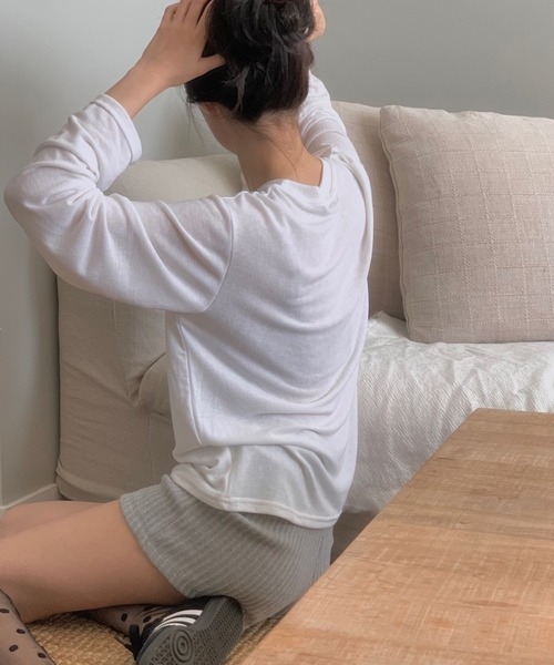 HEILIS（ヘイリス）の「【定番人気！HIT ITEM！】【新色追加】ベーシックシアーロングスリーブカットソー/韓国 長袖 秋服 冬服 春服 ノームコア シアー カットソー クルーネック ブラック アイボリー ホワイト ブルー レッド ネイビー  ピンク 赤トップス レイヤード インナー ロンT（Tシャツ/カットソー・レディース・ブラック/アイボリー/レッド/ブルー/ライトピンク/ネイビー/ライトブルー・FREE）」の12枚目の写真