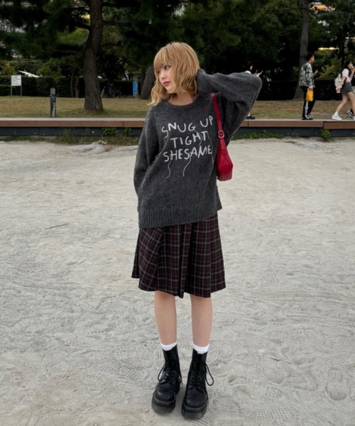 shesame（シーセム）の「waving logo Knit（ニット/セーター・レディース・オレンジ/ブラウン/ブルー/ブラック・LARGE/MEDIUM）」の7枚目の写真