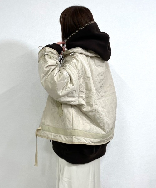 gossara(ゴサラ)の「Nワッシャー縦キルトJK(ブルゾン・レディース・ベージュ系/カーキ・MEDIUM)」の20枚目の写真