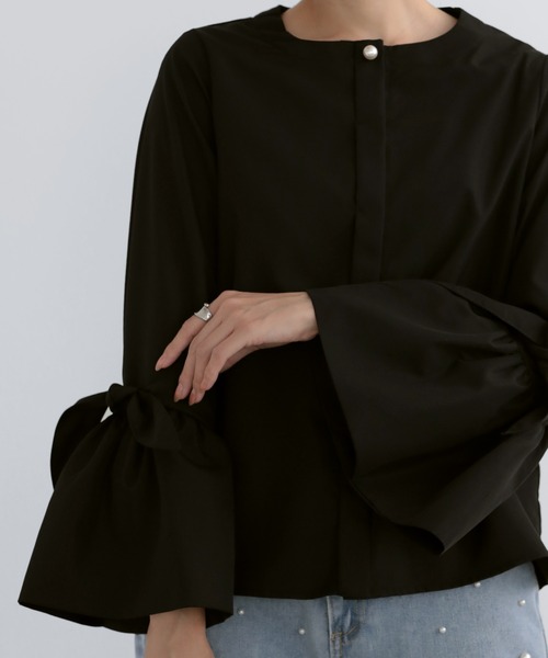 MERAKI(メラキ)の「袖リボンパールボタンブラウス(シャツ/ブラウス・レディース・ブラック/ホワイト・S/M)」の6枚目の写真