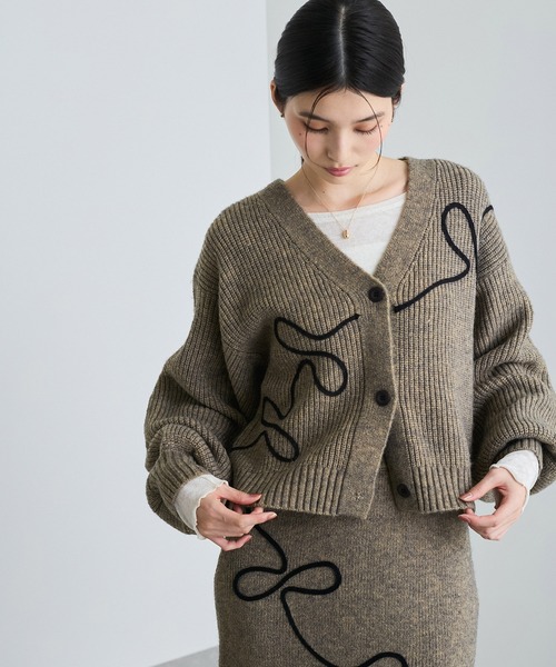 【セール】【WEB/1部店舗限定】リボンコード刺繍Vネックカーディガン【セットアップ対応】（カーディガン/ボレロ）｜VIS（ビス）