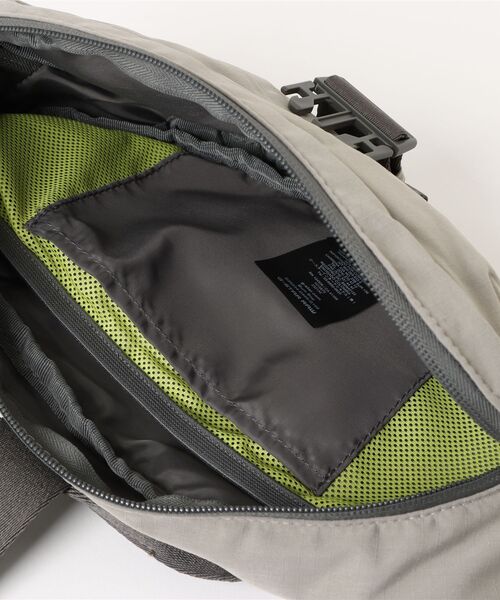 G-STAR（ジースター）の「BUM BAG/ロゴウエストバッグ/ボディーバッグ（ボディバッグ/ウエストポーチ・メンズ・グレー/ベージュ系その他/ダークブルー・ONE SIZE）」の6枚目の写真