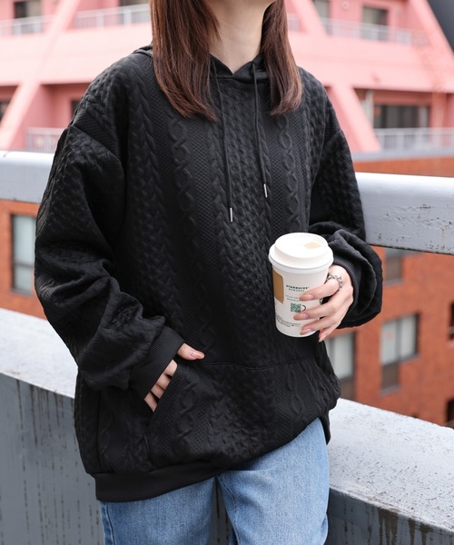 CREARE -LINO-（クレアーレリノ）の「〈ユニセックス商品〉ケーブル編み風パーカー/フーディ（パーカー・メンズ・オフホワイト/ブラック/グレー・M/L）」の6枚目の写真