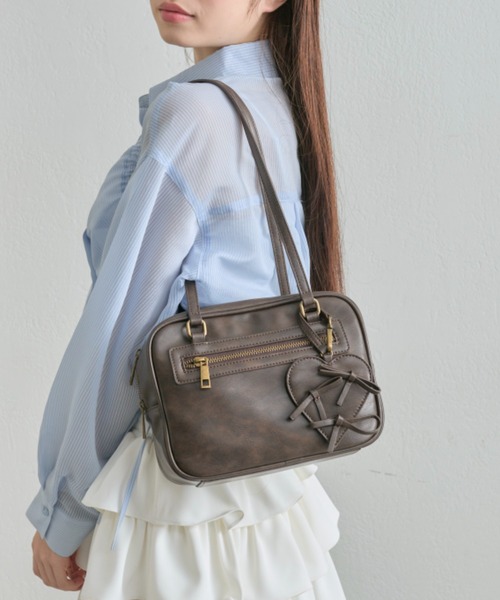 OLIVE des OLIVE（オリーブデオリーブ）の「リボンハートポーチ付きボストンバッグ（ショルダーバッグ・レディース・ダークブラウン/サックスブルー/ブラック/アイボリー・FREE）」の9枚目の写真